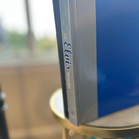 The Elvis Treasures Book by Robert Gordon - Removable Memorabilia & Audio CD - Picture 4 of 11